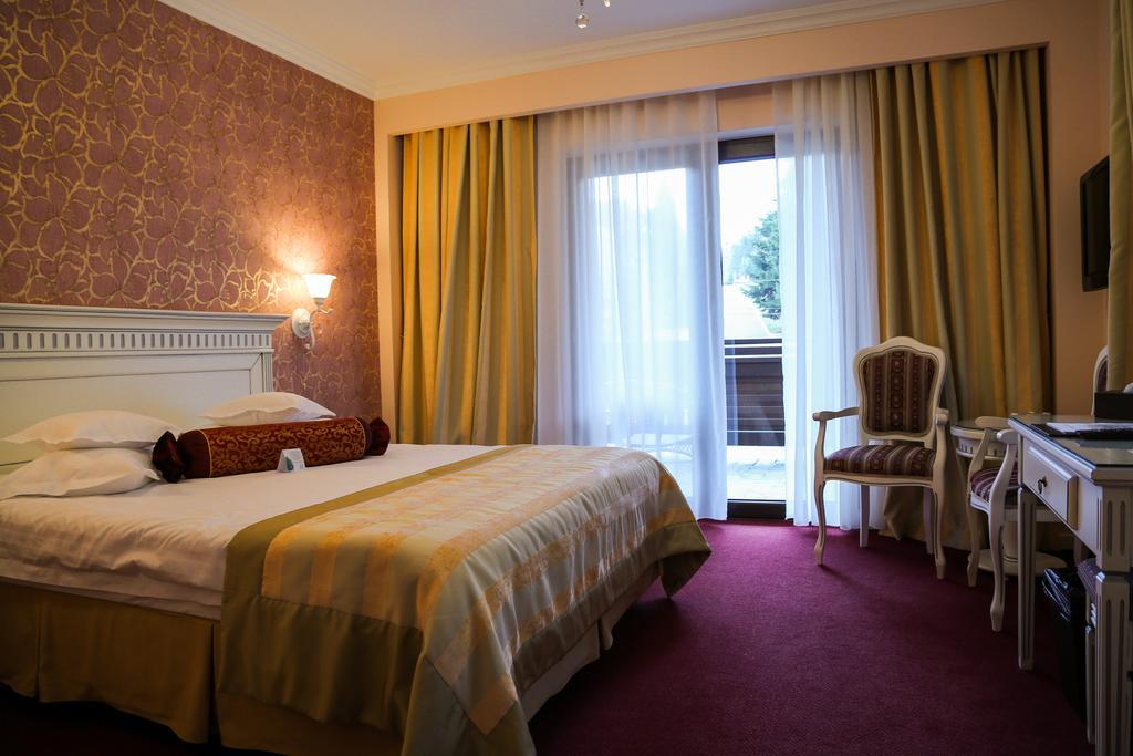 Hotel Foisorul Cu Flori Sinaia Exterior photo